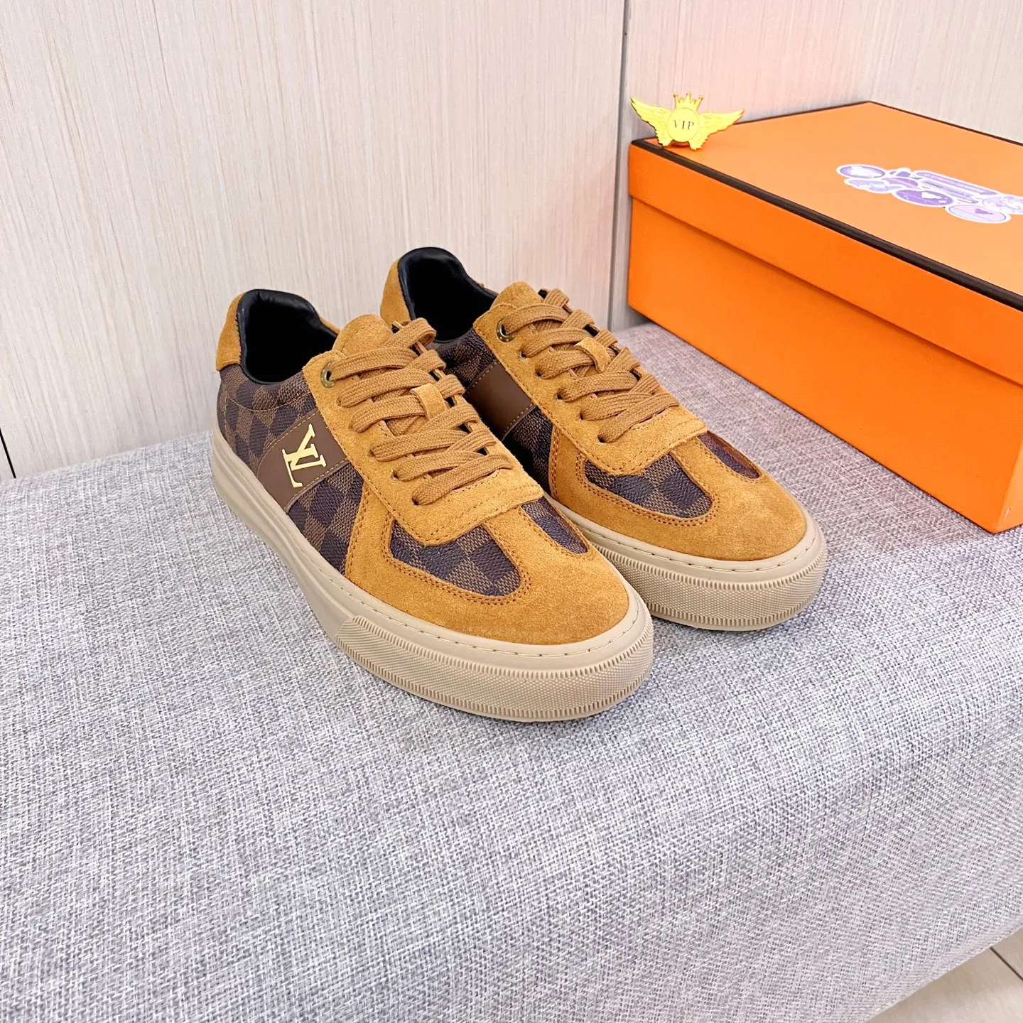 🚘🚘Factory batch 400💰[LV]🔥Louis Vuitton, high-end men's shoes brand, official website 1:1 latest masterpiece: the upper is made of first-layer cowhide imported from Italy with a comfortable and breathable lining➕original non-slip and wear-resistant outsole🔥, making walking more convenient and comfortable! An exclusive new model, a stunning work, a beautiful 1:1 replica [color] compared to the official quality! Create a fashionable personality to set off your uniqueness! A must-have for trendy men! Classic🔥Size: 38-44 Color: 🔥 2⃣️colors available🔥